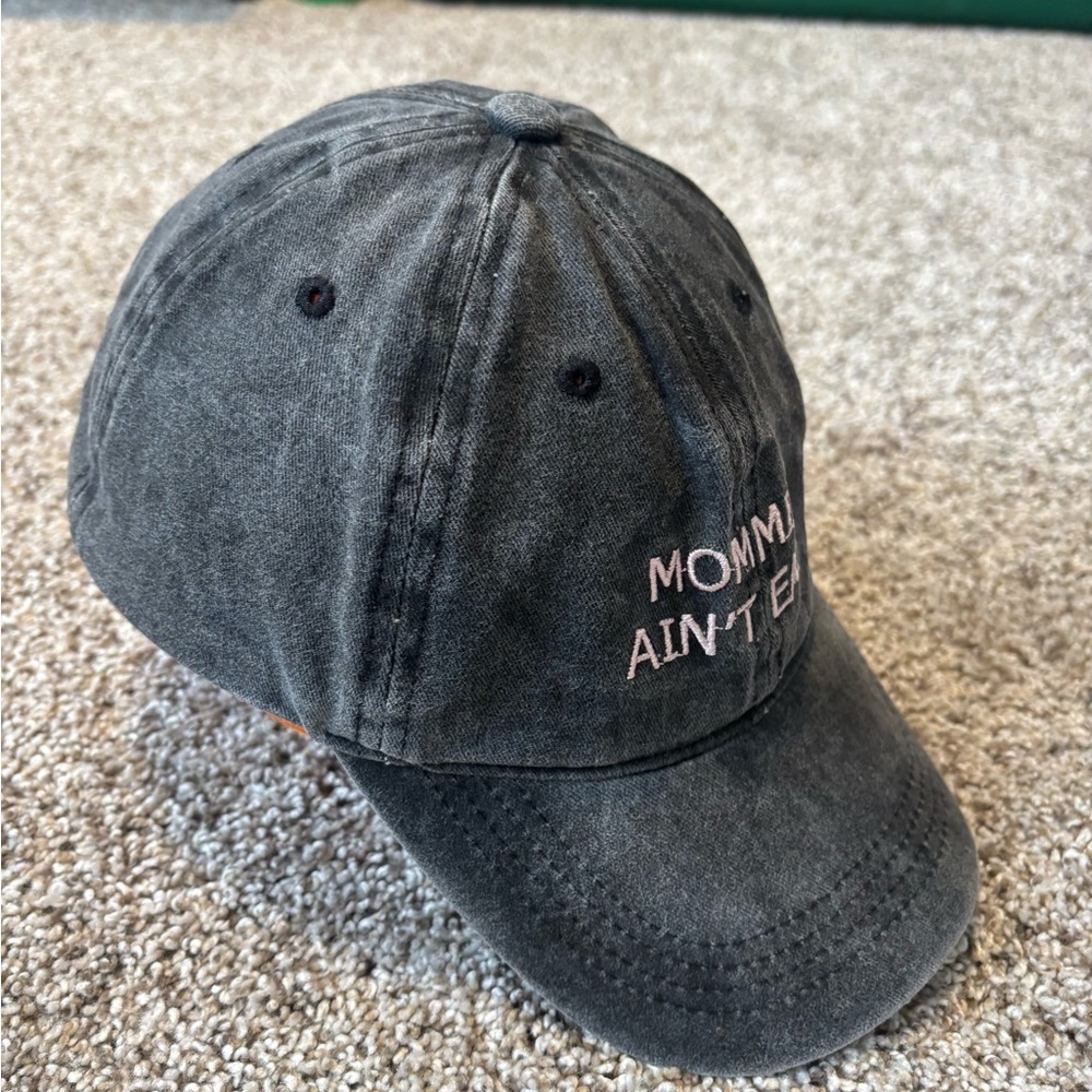 Mommin’ Ain’t Easy Charcoal Women's Cap with Pink Embroidery - Picture 3 of 6